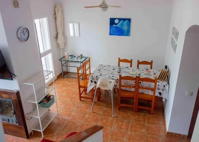 Three Bedroom House By The Sea